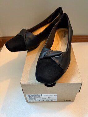 Clarks Tilmont Dalia Black Flats - Size 8M - NWT